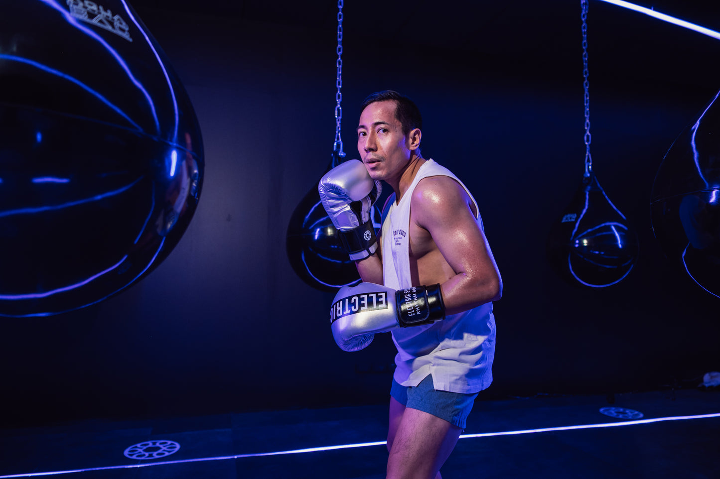 ELECTRIC RHYTHM BOXING GLOVES